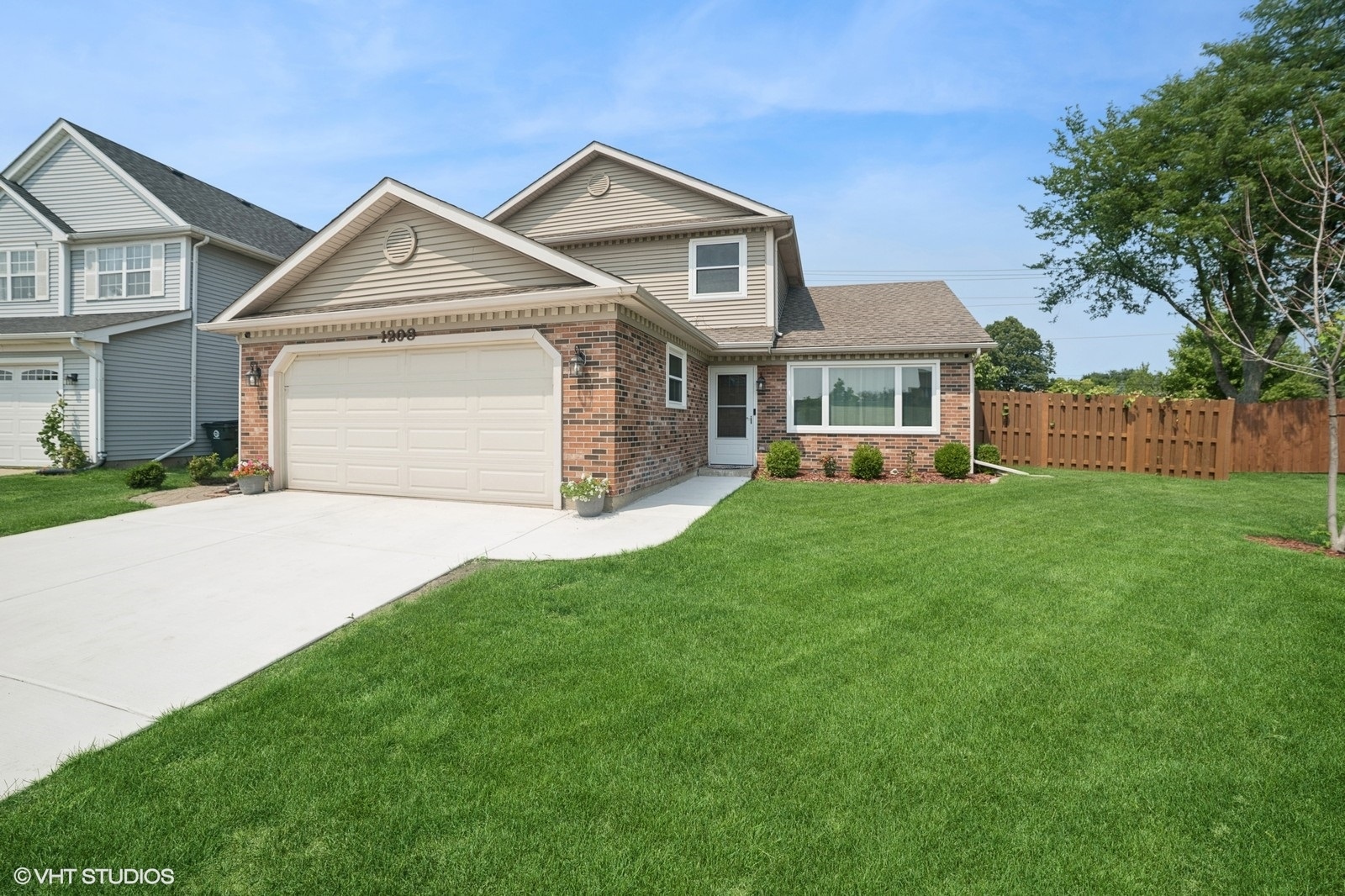 1208 Old Timber Lane, Hoffman Estates, IL 60192