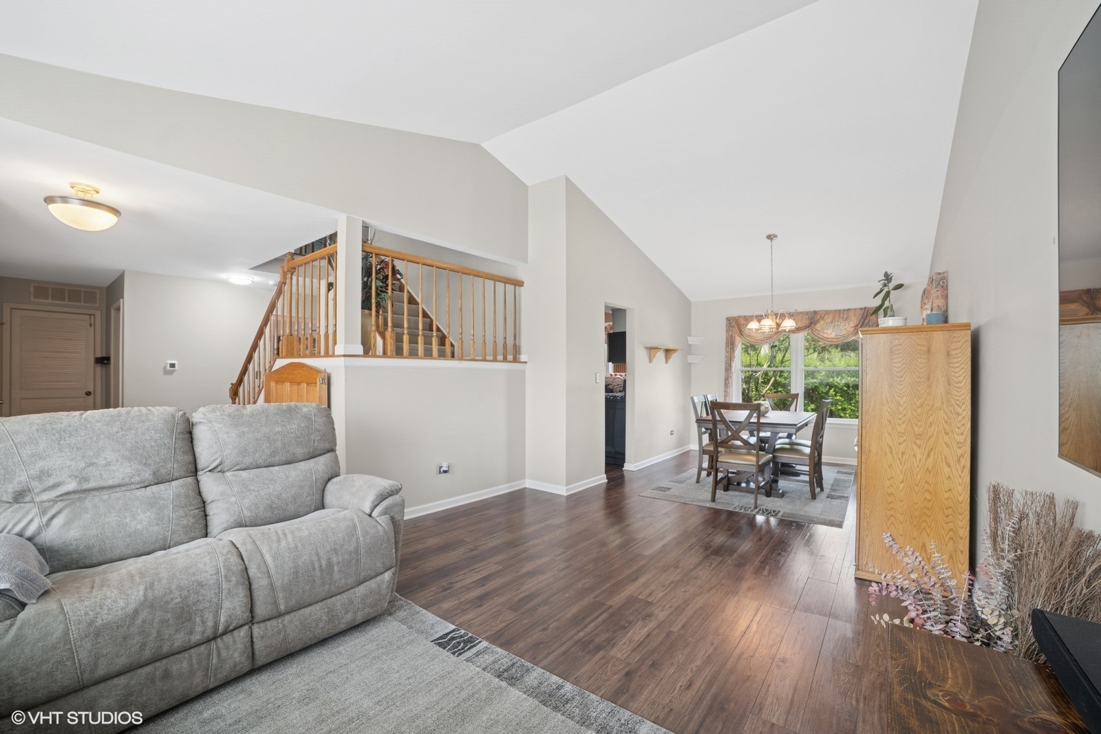 1208 Old Timber Lane, Hoffman Estates, IL 60192