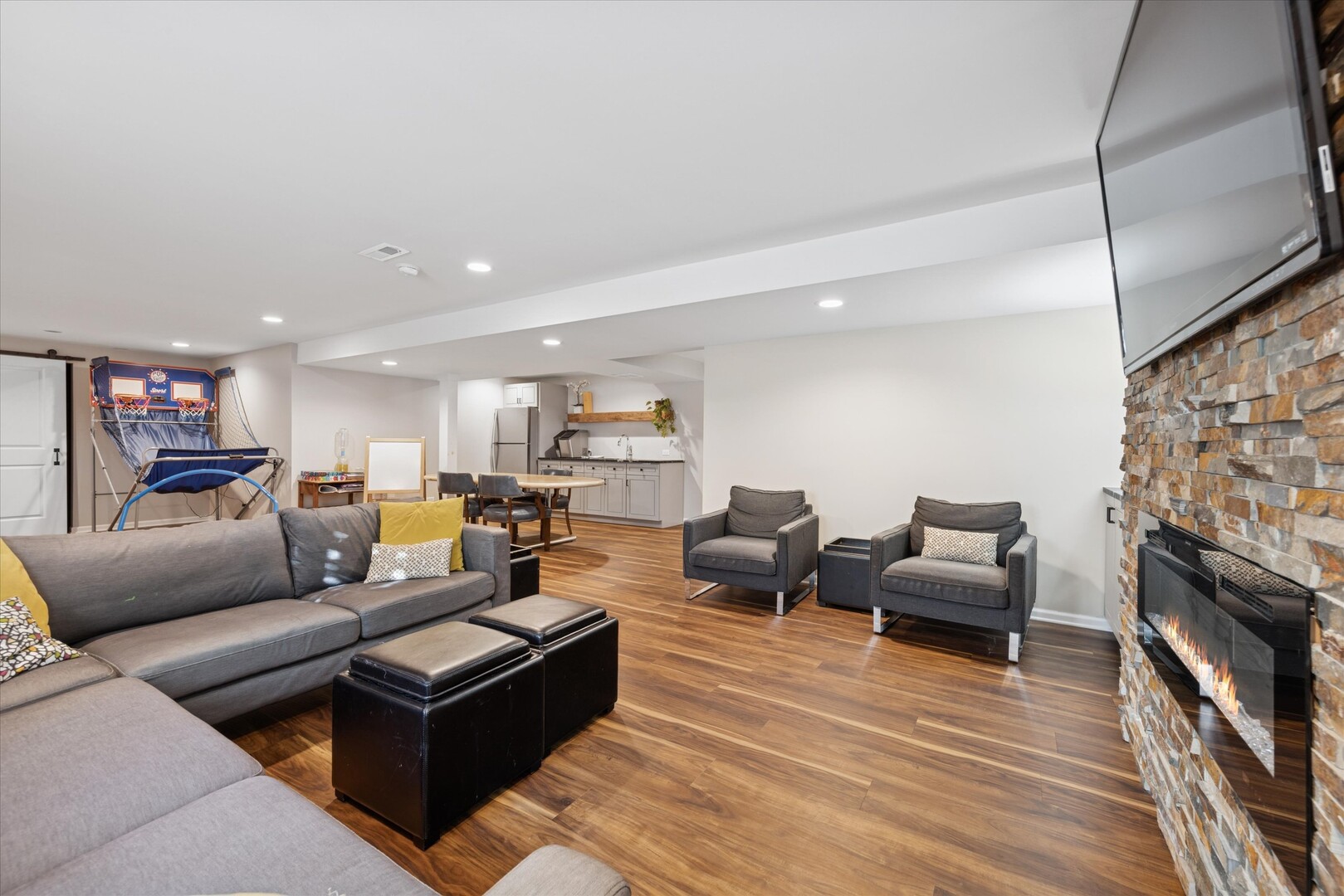 408 S Miller Court, Lombard, IL 60148