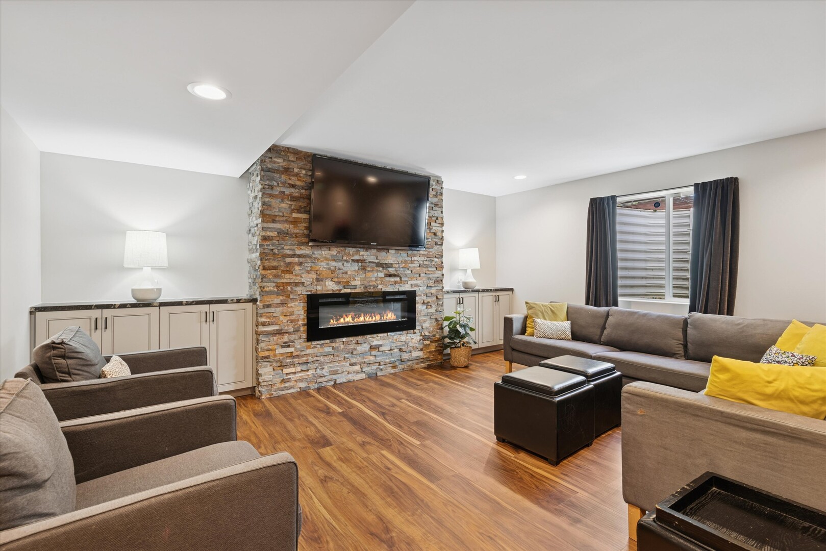 408 S Miller Court, Lombard, IL 60148