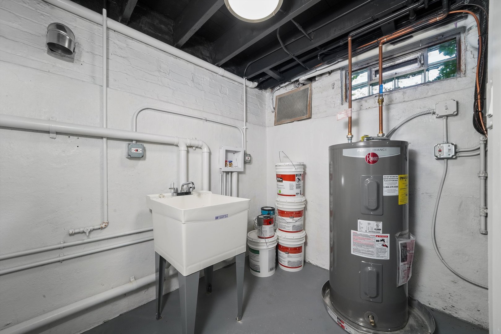 8051 S Paxton Avenue, Chicago, IL 60617