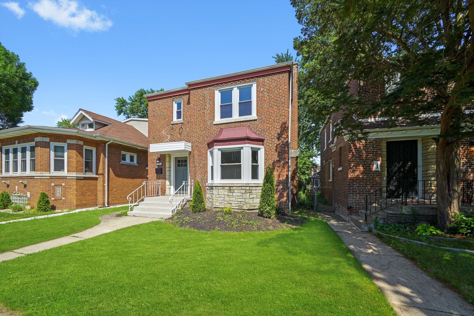 8051 S Paxton Avenue, Chicago, IL 60617