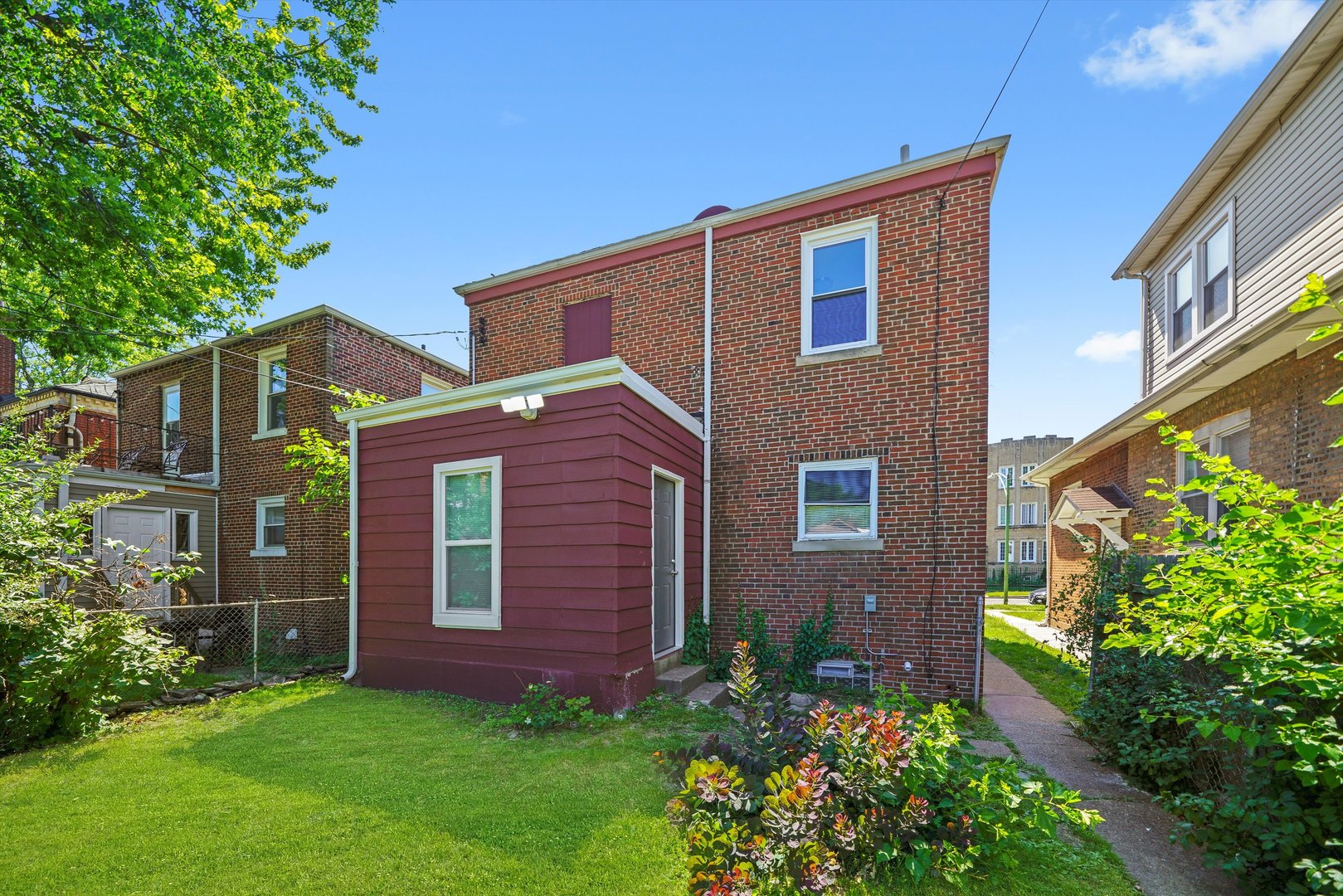 8051 S Paxton Avenue, Chicago, IL 60617