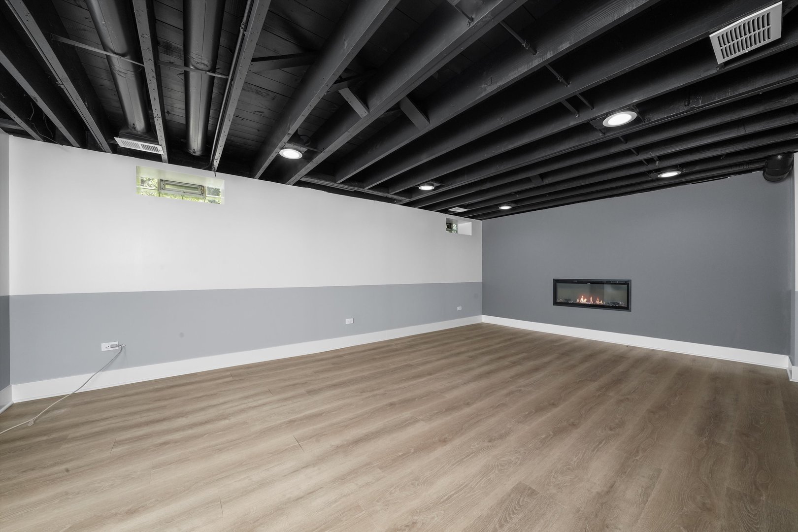 8051 S Paxton Avenue, Chicago, IL 60617