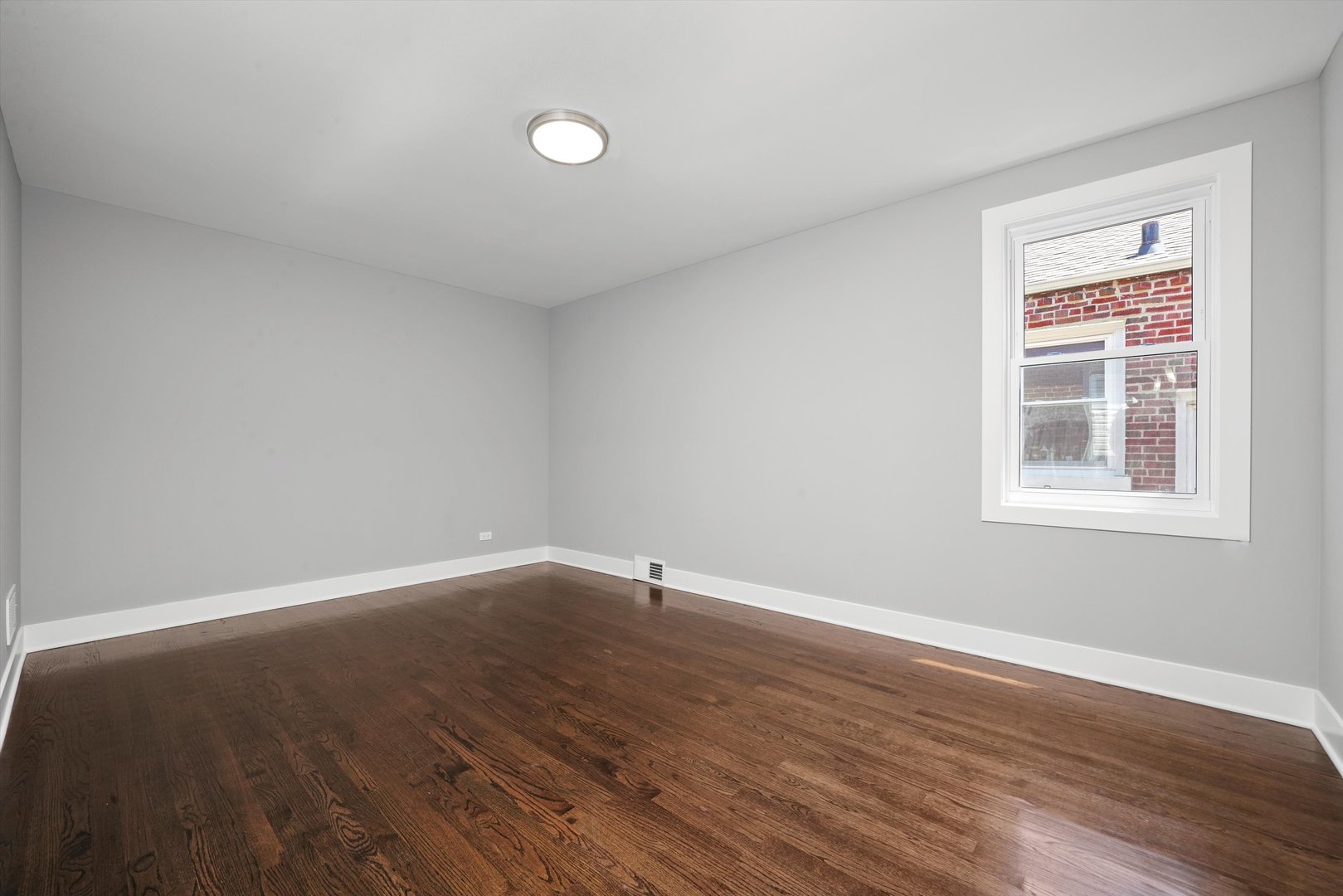 8051 S Paxton Avenue, Chicago, IL 60617