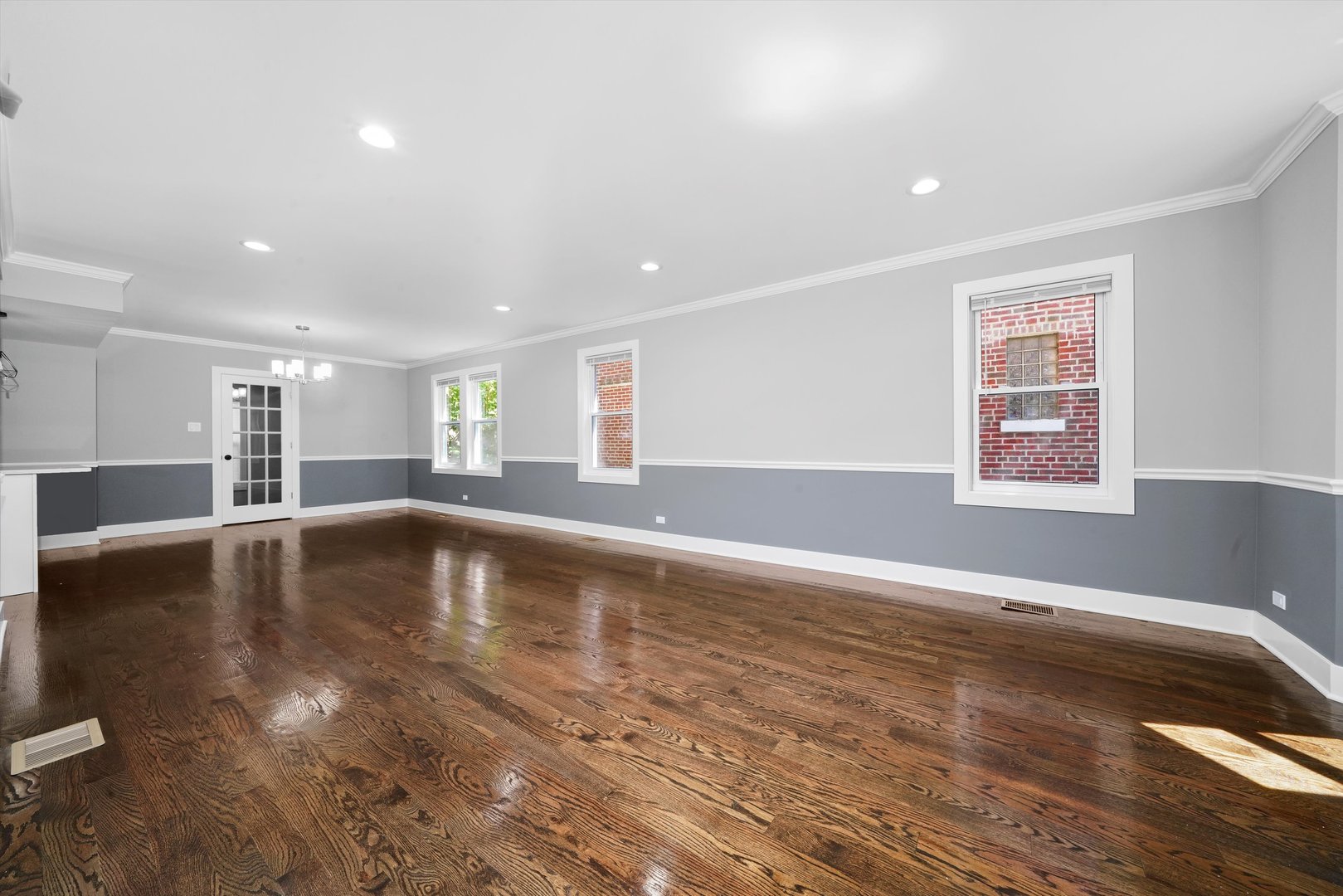 8051 S Paxton Avenue, Chicago, IL 60617