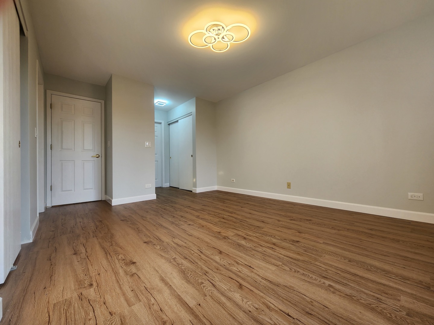 2650 S Embers Lane, Arlington Heights, IL 60005