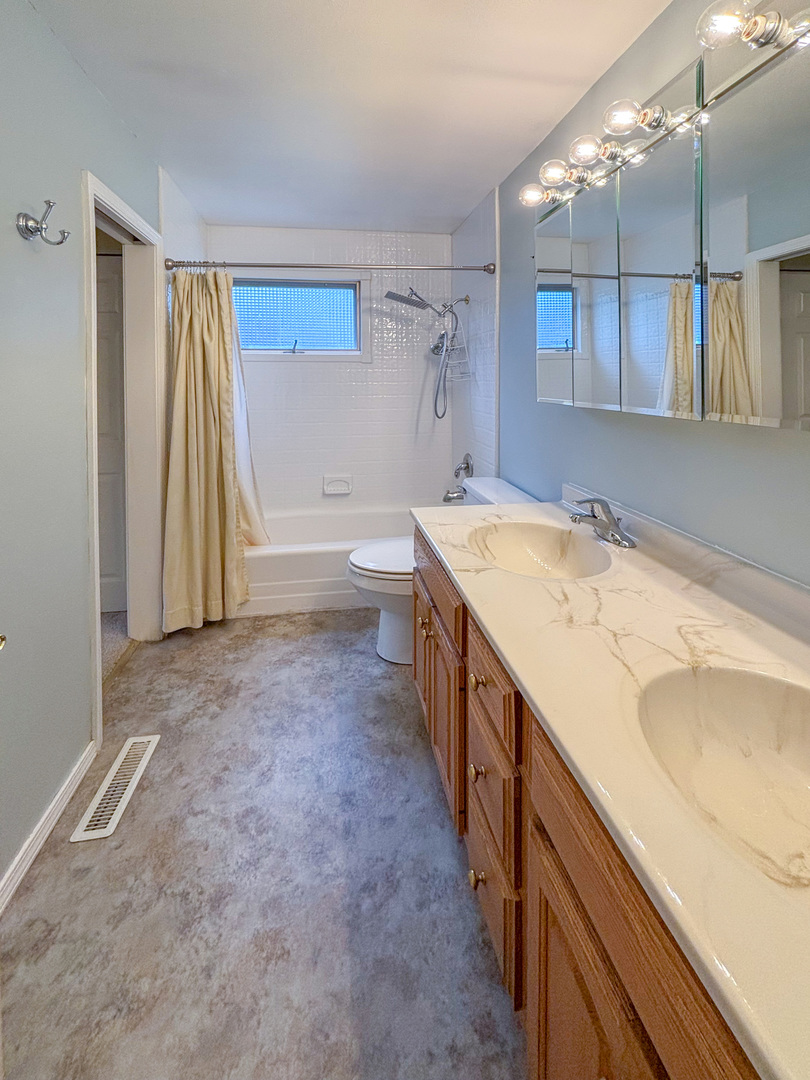 1008 18th Street, Zion, IL 60099