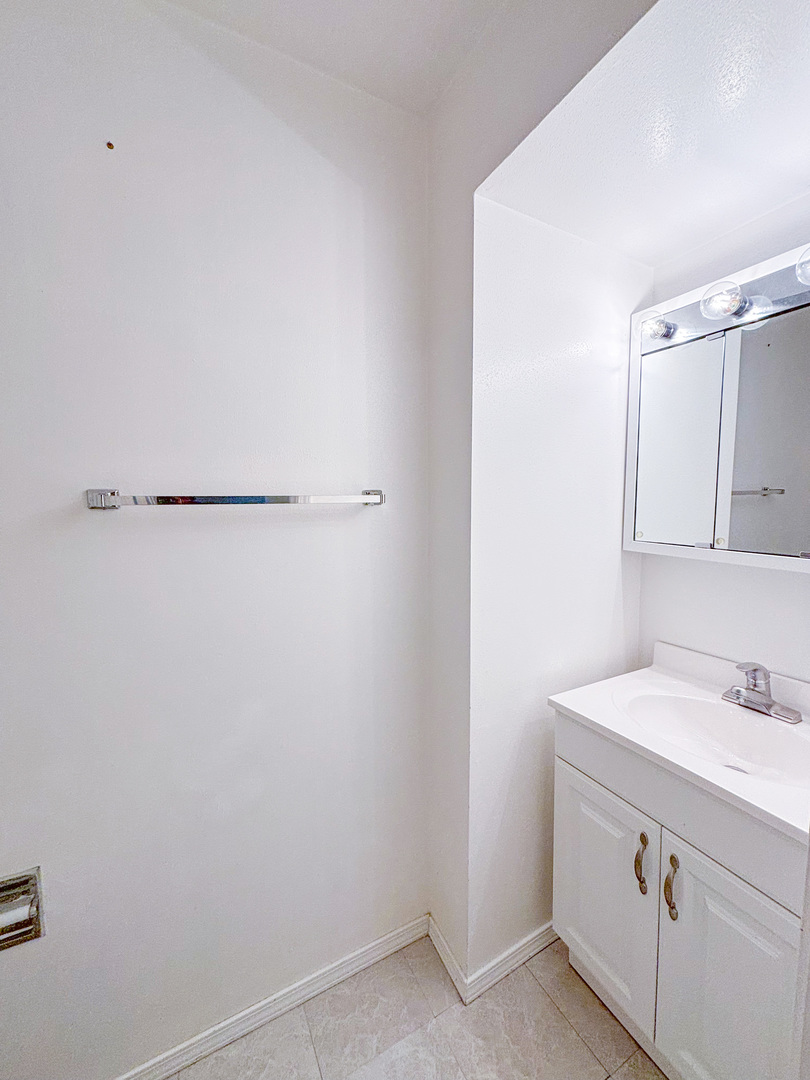 1008 18th Street, Zion, IL 60099