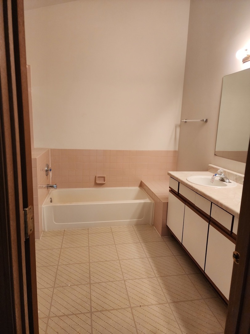 1727 W Hawkes Street #8, Arlington Heights, IL 60004