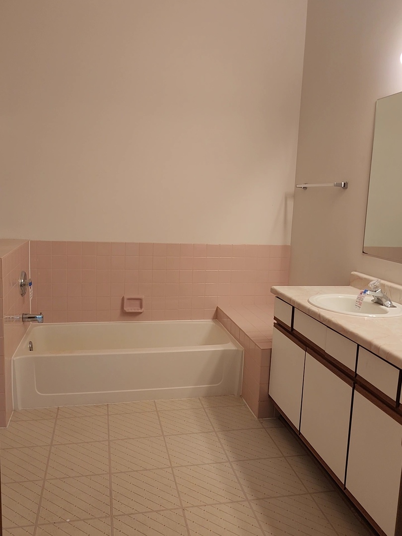 1727 W Hawkes Street #8, Arlington Heights, IL 60004