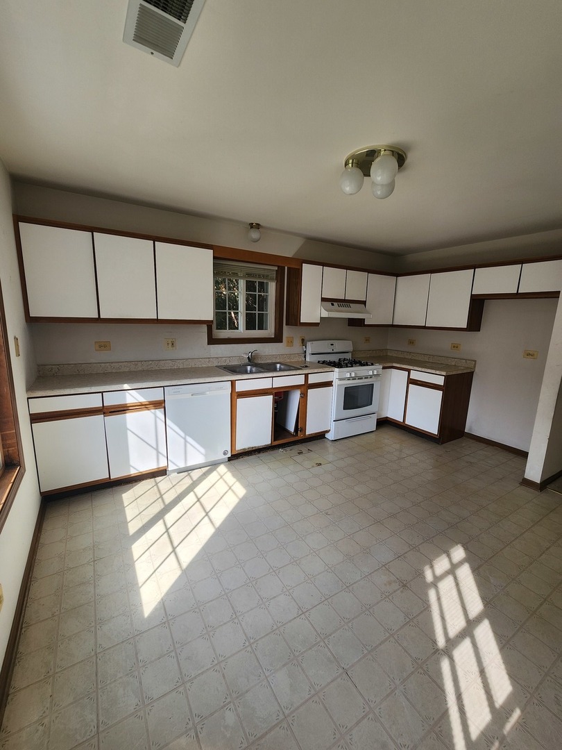 1727 W Hawkes Street #8, Arlington Heights, IL 60004