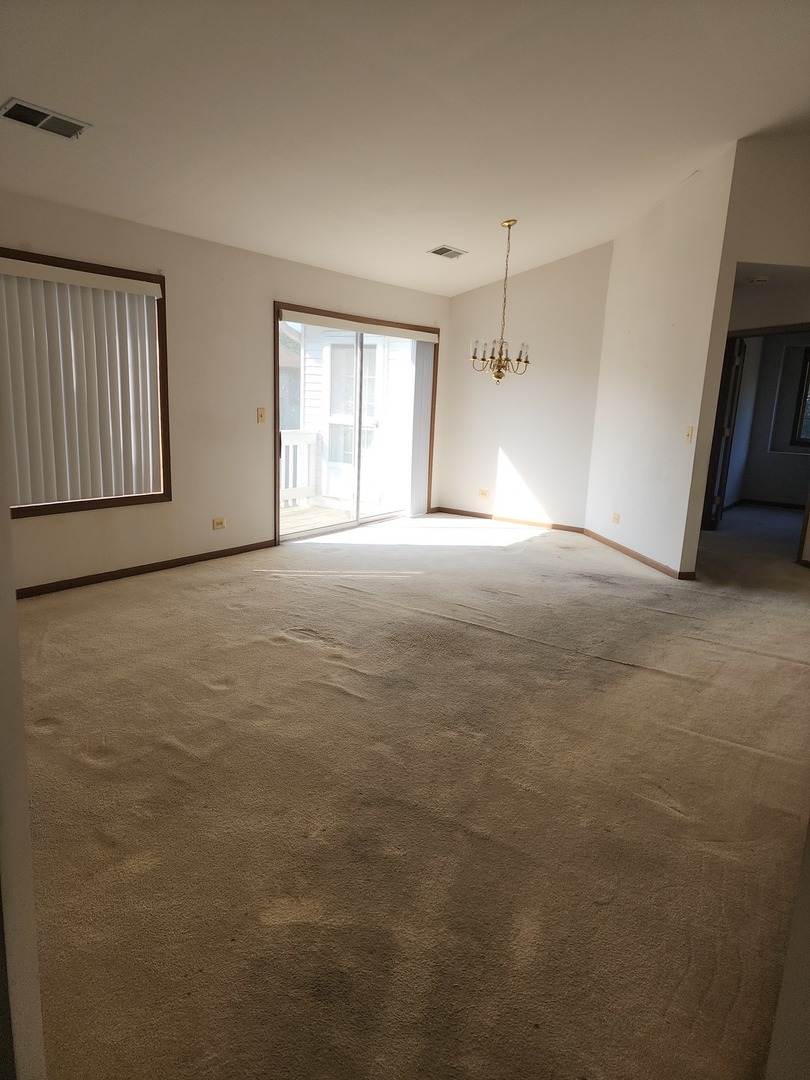 1727 W Hawkes Street #8, Arlington Heights, IL 60004
