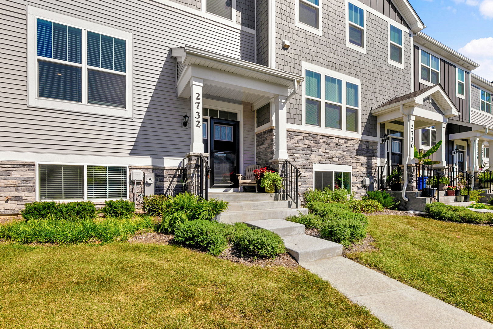 2732 Fieldcrest Drive, Mundelein, IL 60060