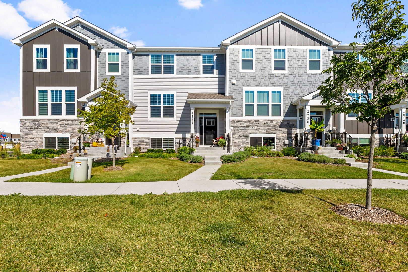 2732 Fieldcrest Drive, Mundelein, IL 60060