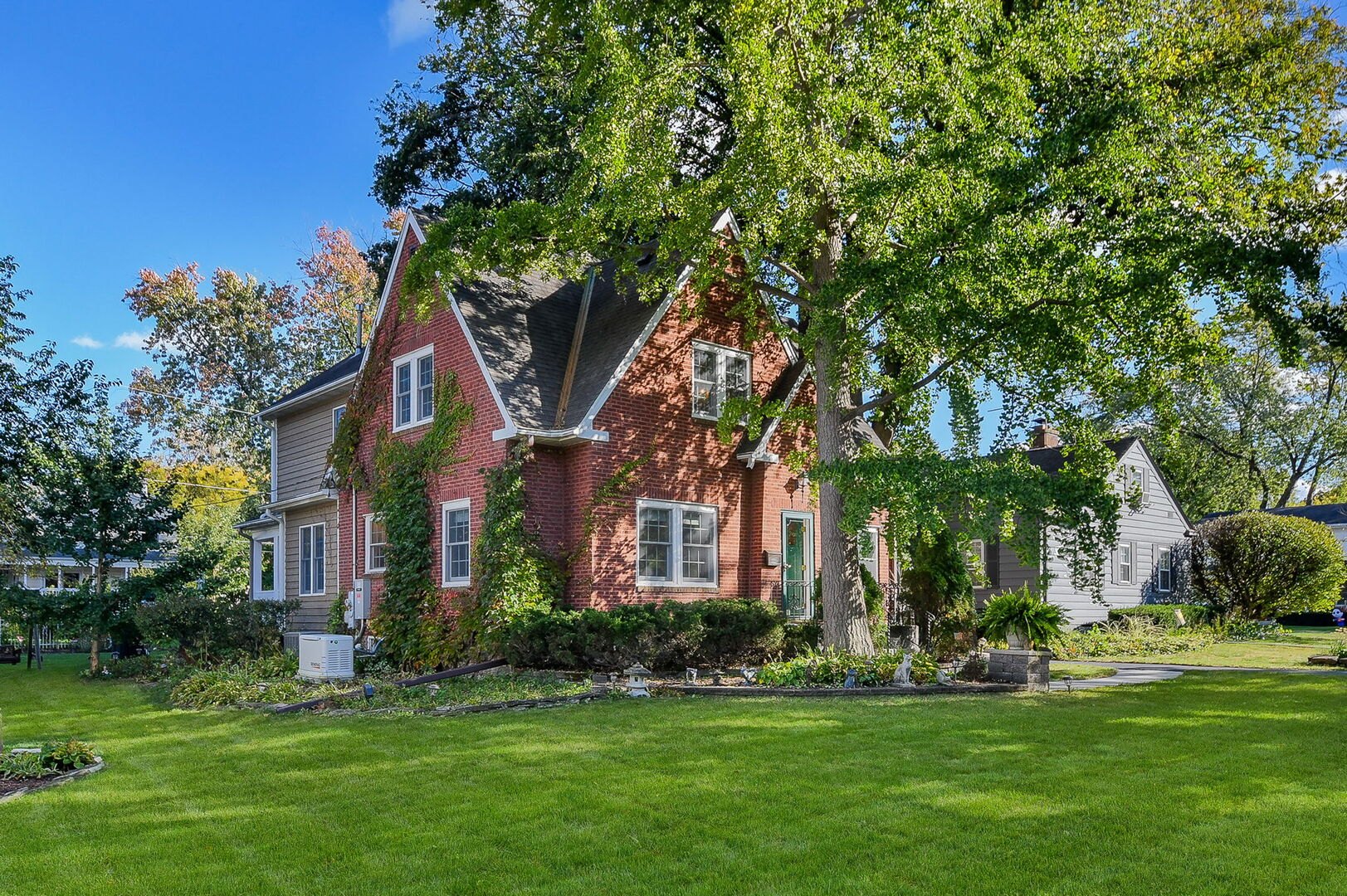 505 S Knollwood Drive, Wheaton, IL 60187