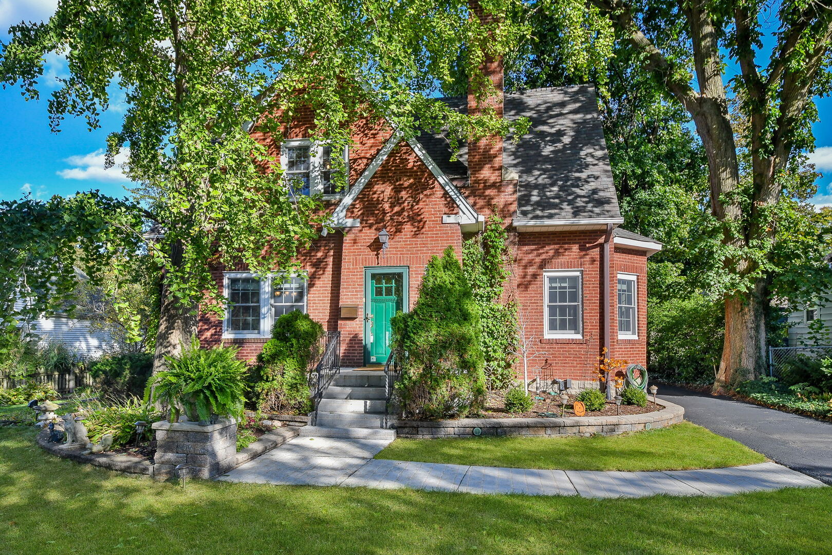 505 S Knollwood Drive, Wheaton, IL 60187