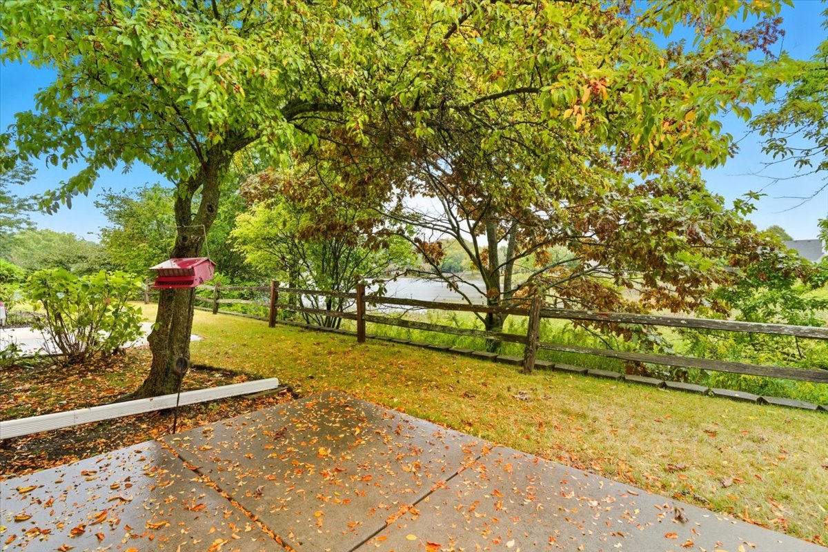2346 Ashbrook Lane, Grayslake, IL 60030
