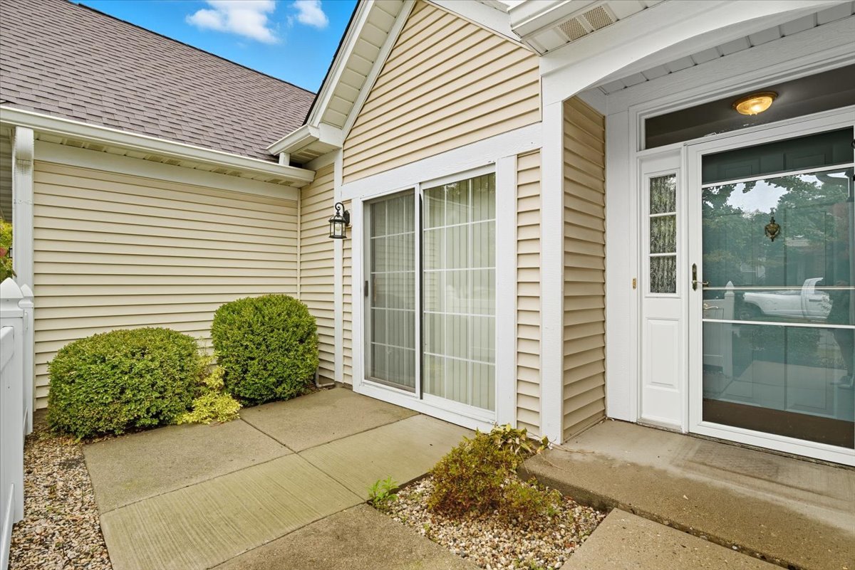 2346 Ashbrook Lane, Grayslake, IL 60030