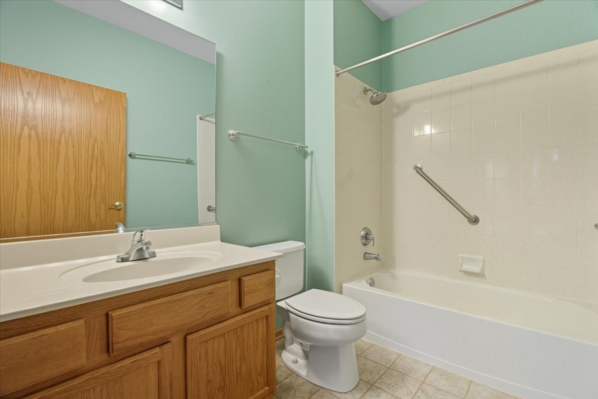 2346 Ashbrook Lane, Grayslake, IL 60030