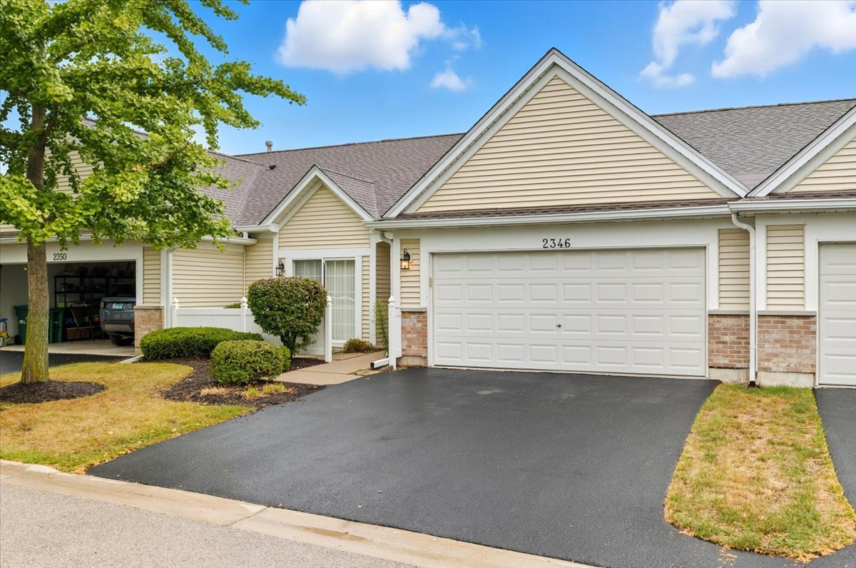 2346 Ashbrook Lane, Grayslake, IL 60030