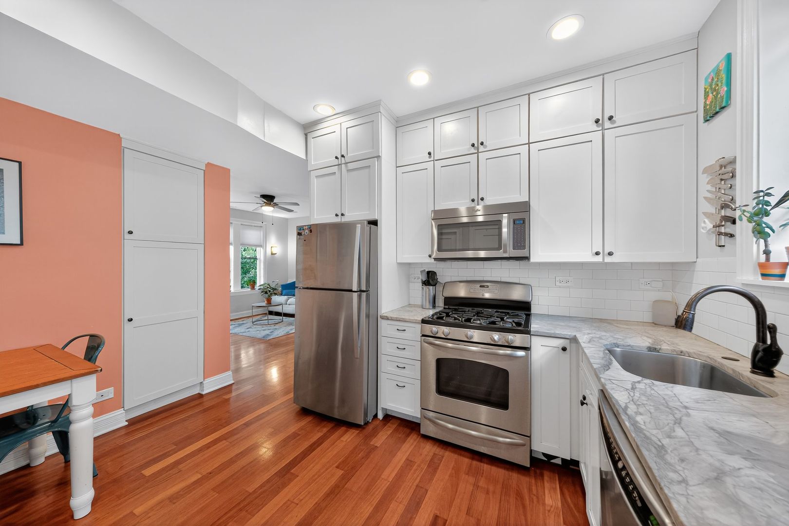 2578 W Lyndale Street #2, Chicago, IL 60647