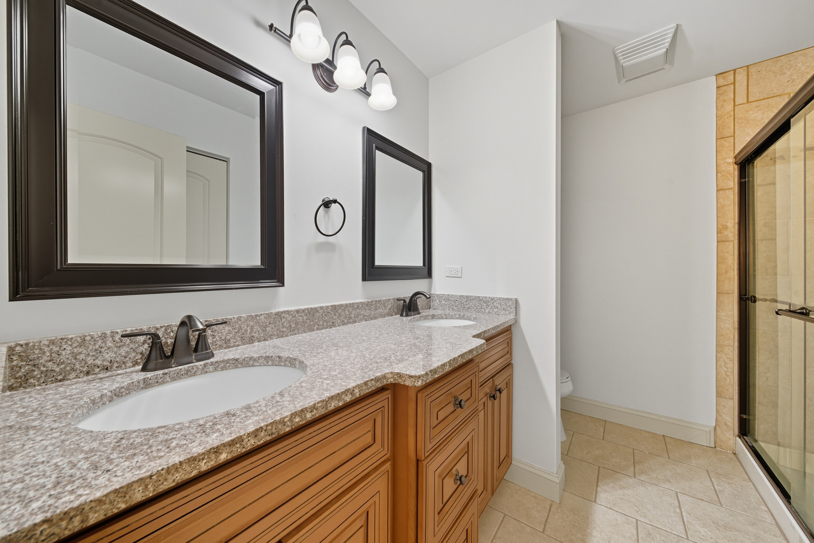 1544 Lakeridge Court, Mundelein, IL 60060