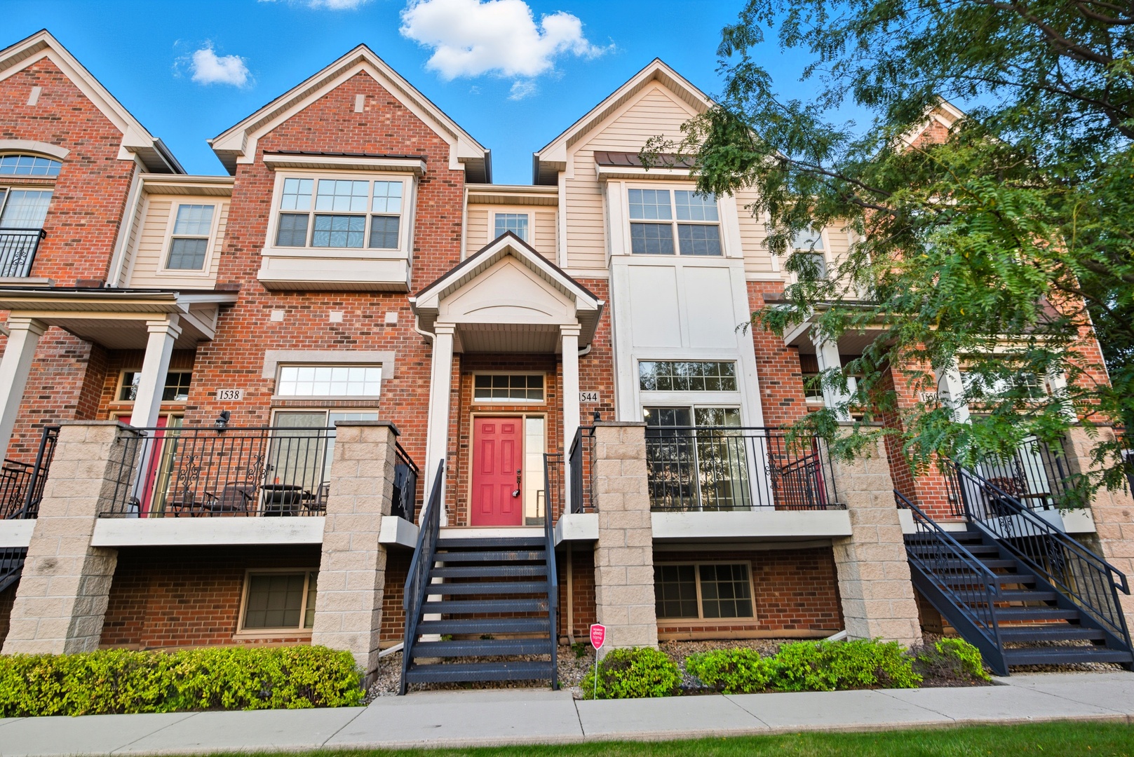 1544 Lakeridge Court, Mundelein, IL 60060