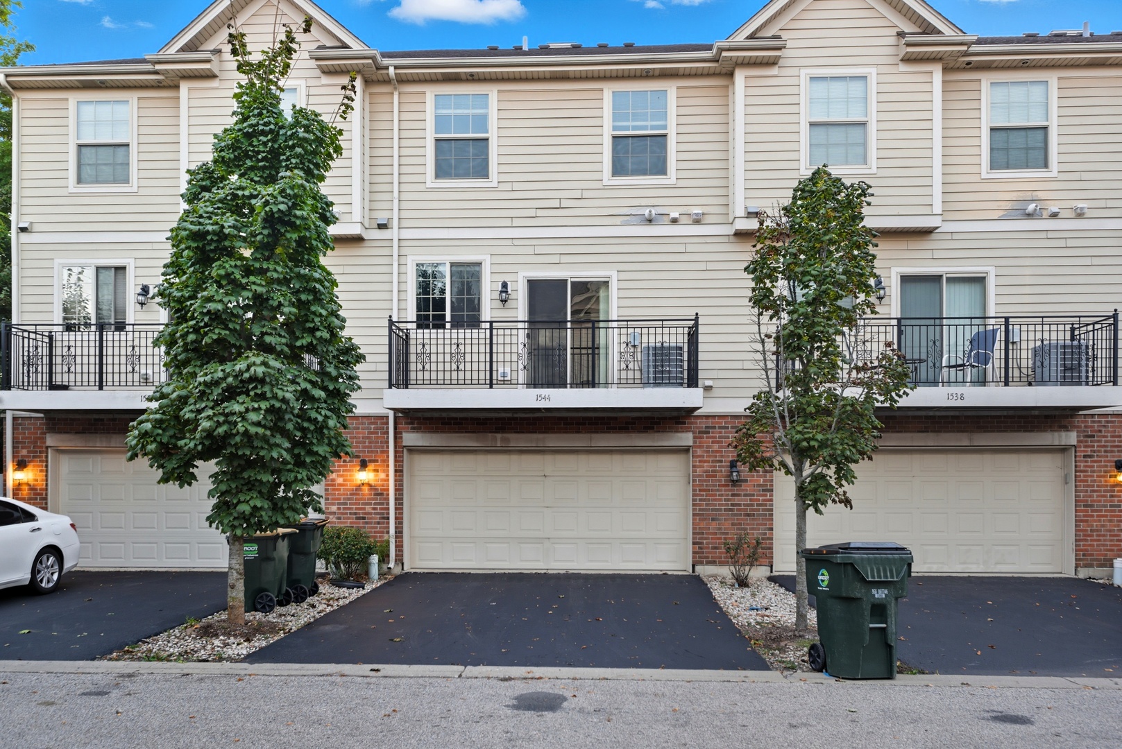 1544 Lakeridge Court, Mundelein, IL 60060