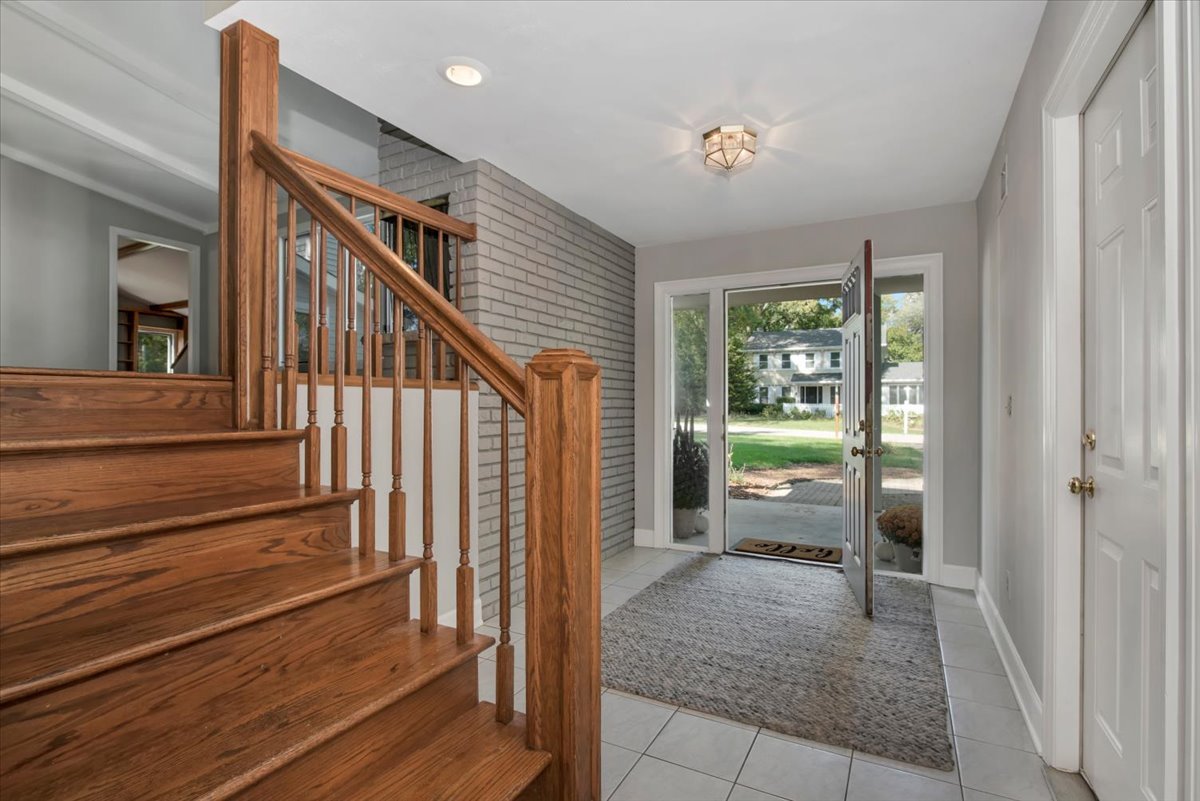 28437 W Lindbergh Drive, Barrington, IL 60010