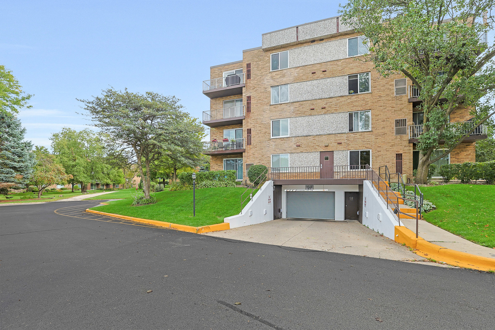 245 S Park Lane #409, Palatine, IL 60074