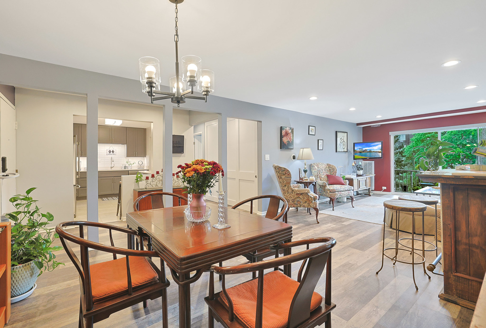 245 S Park Lane #409, Palatine, IL 60074