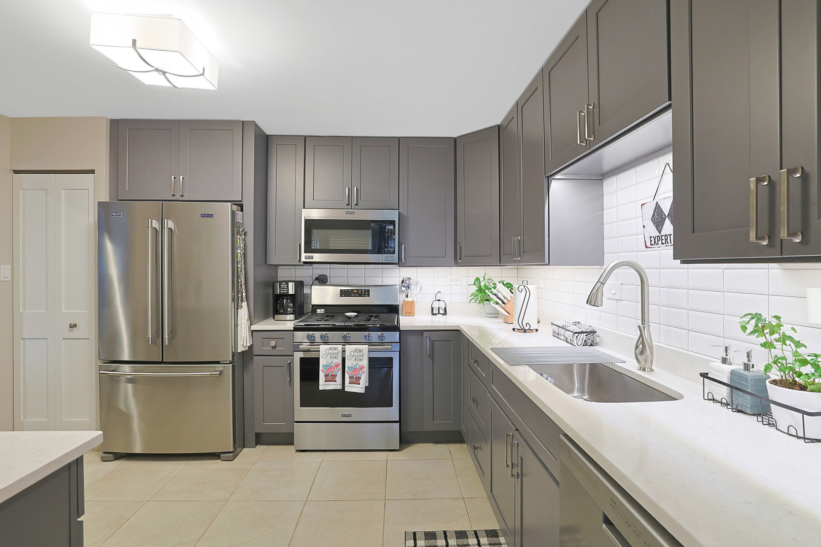 245 S Park Lane #409, Palatine, IL 60074