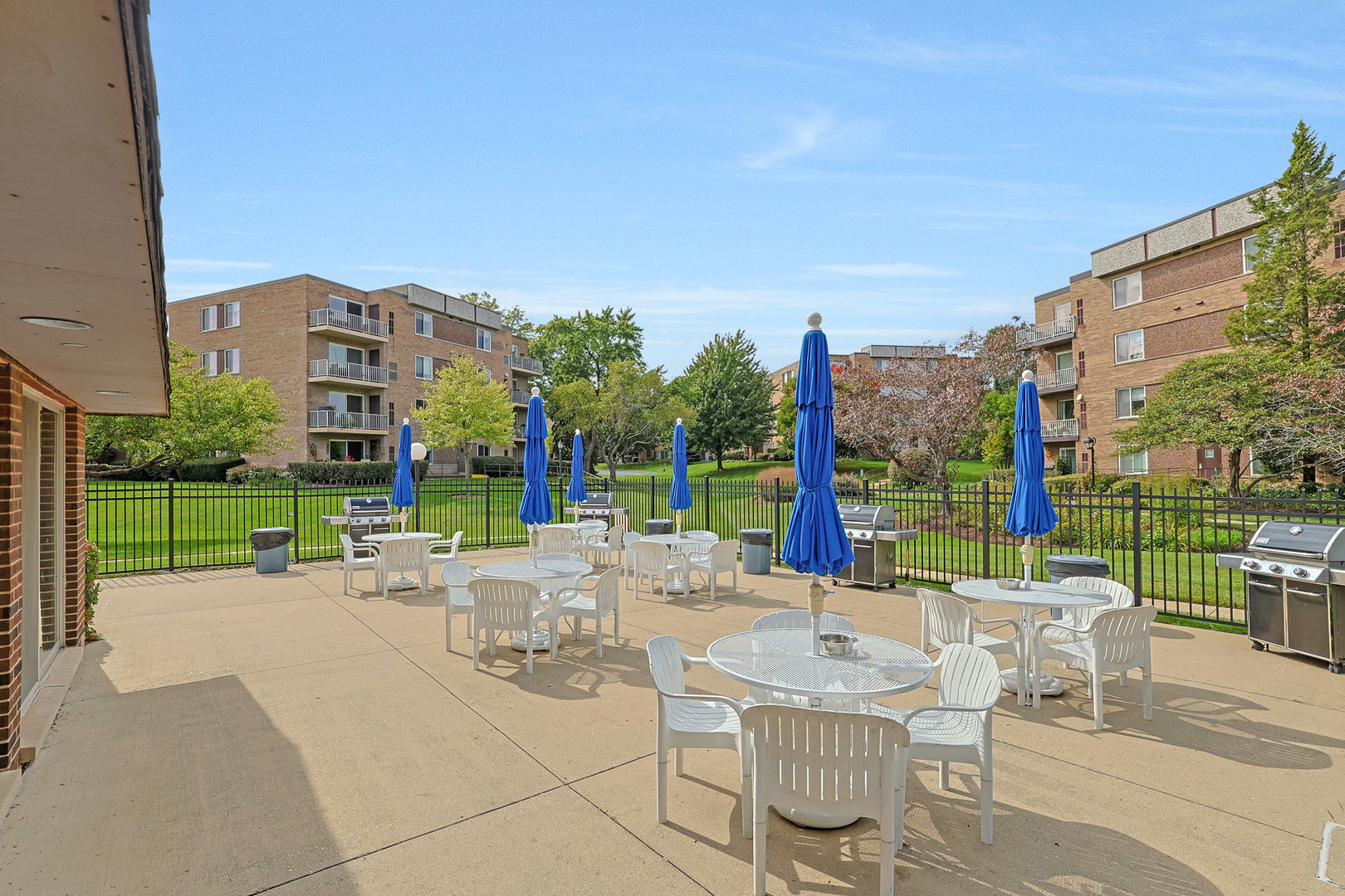 245 S Park Lane #409, Palatine, IL 60074