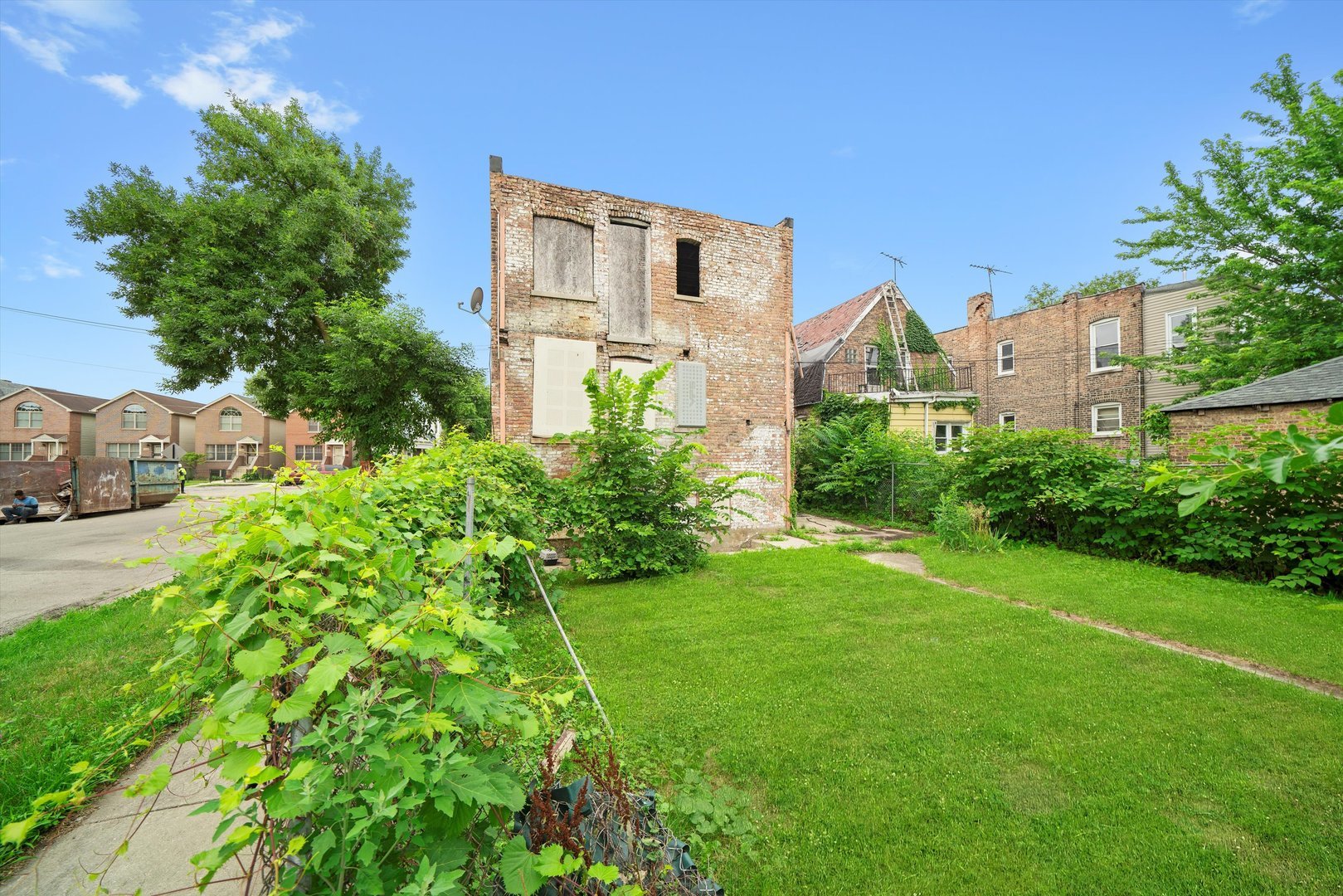 7225 S Woodlawn Avenue, Chicago, IL 60619