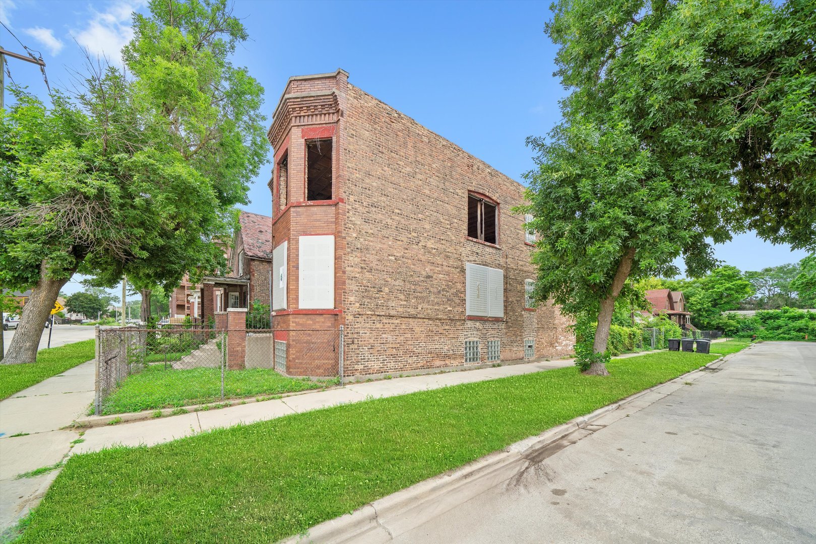 7225 S Woodlawn Avenue, Chicago, IL 60619