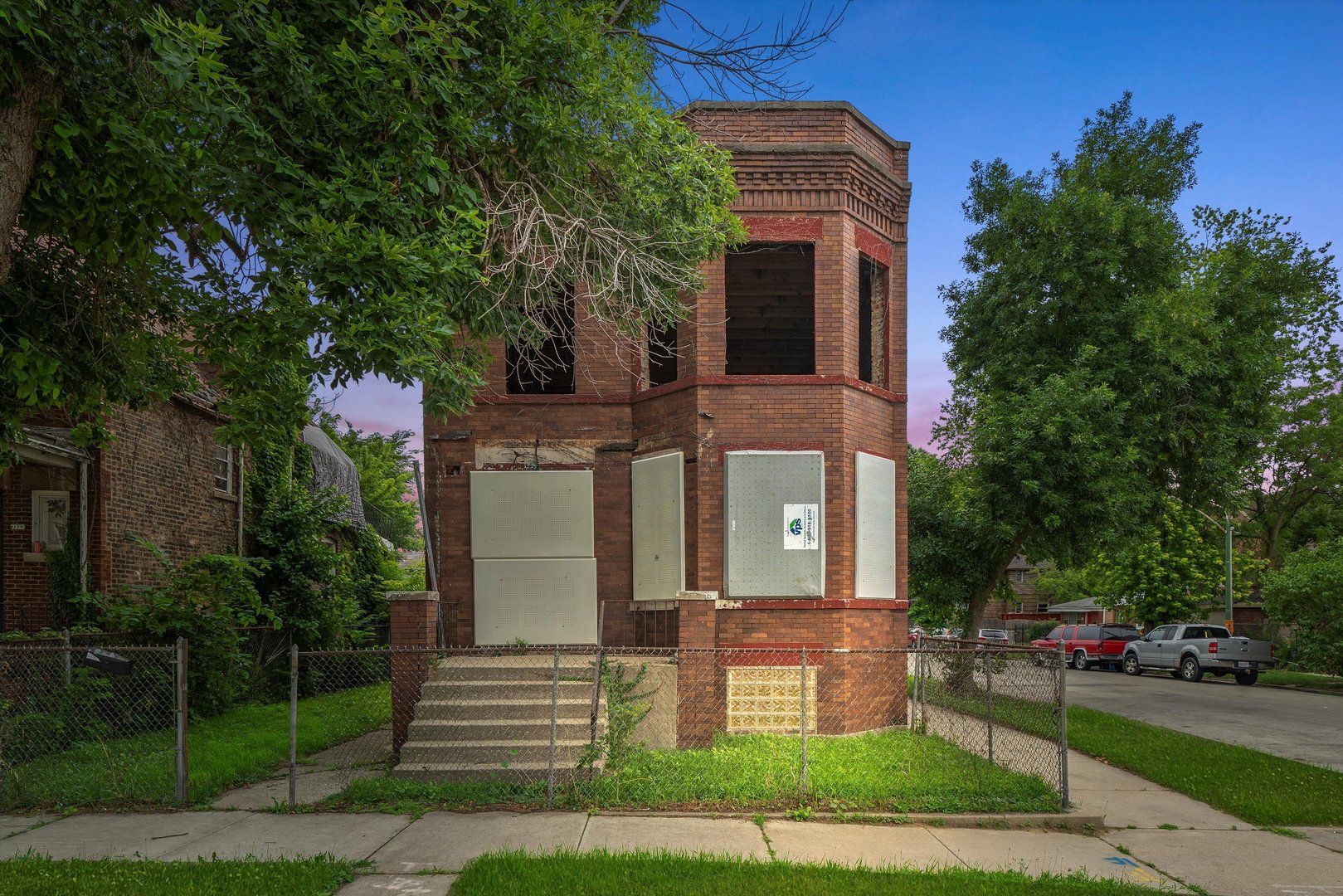 7225 S Woodlawn Avenue, Chicago, IL 60619