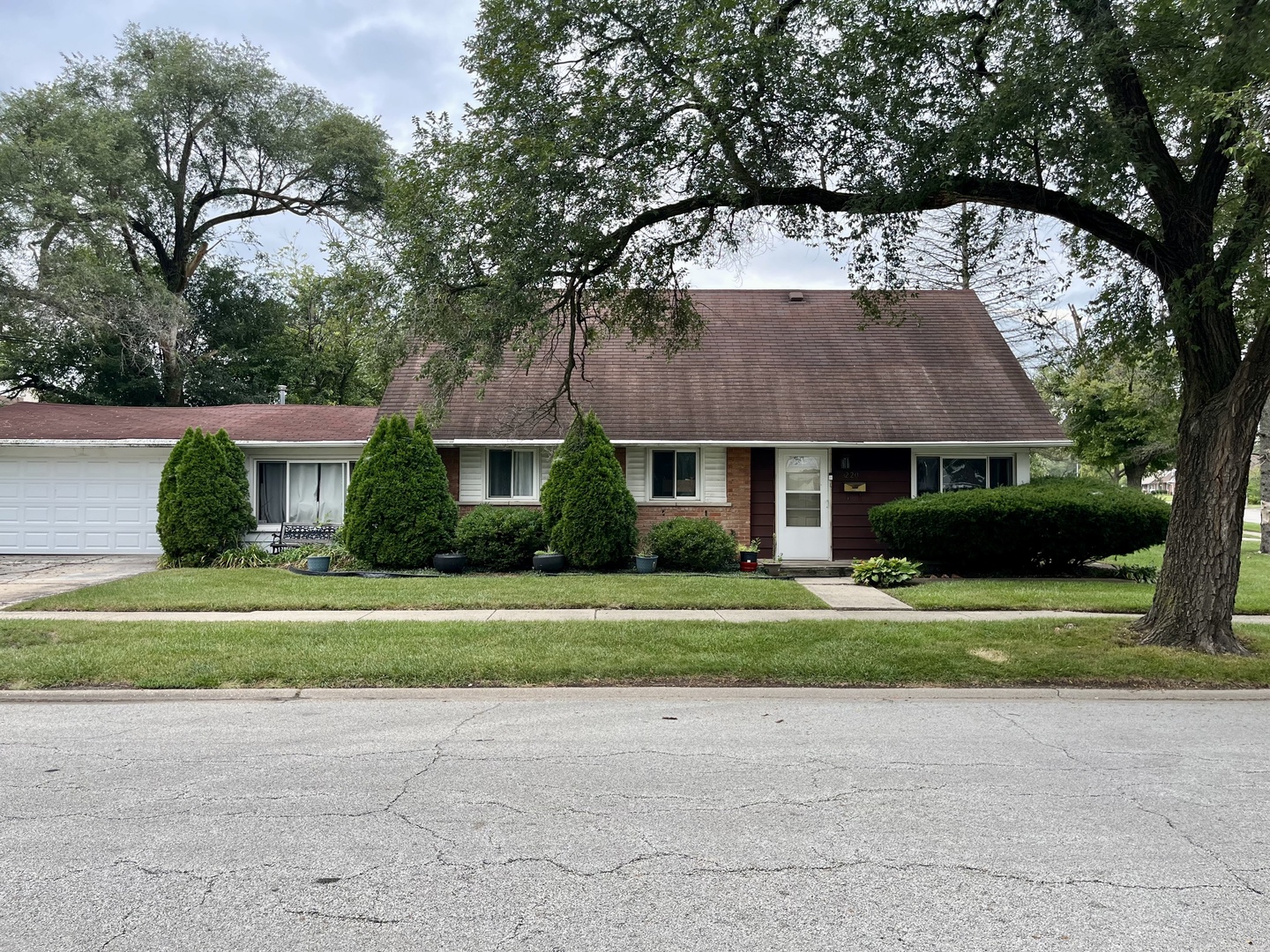 220 W Raye Drive, Chicago Heights, IL 60411