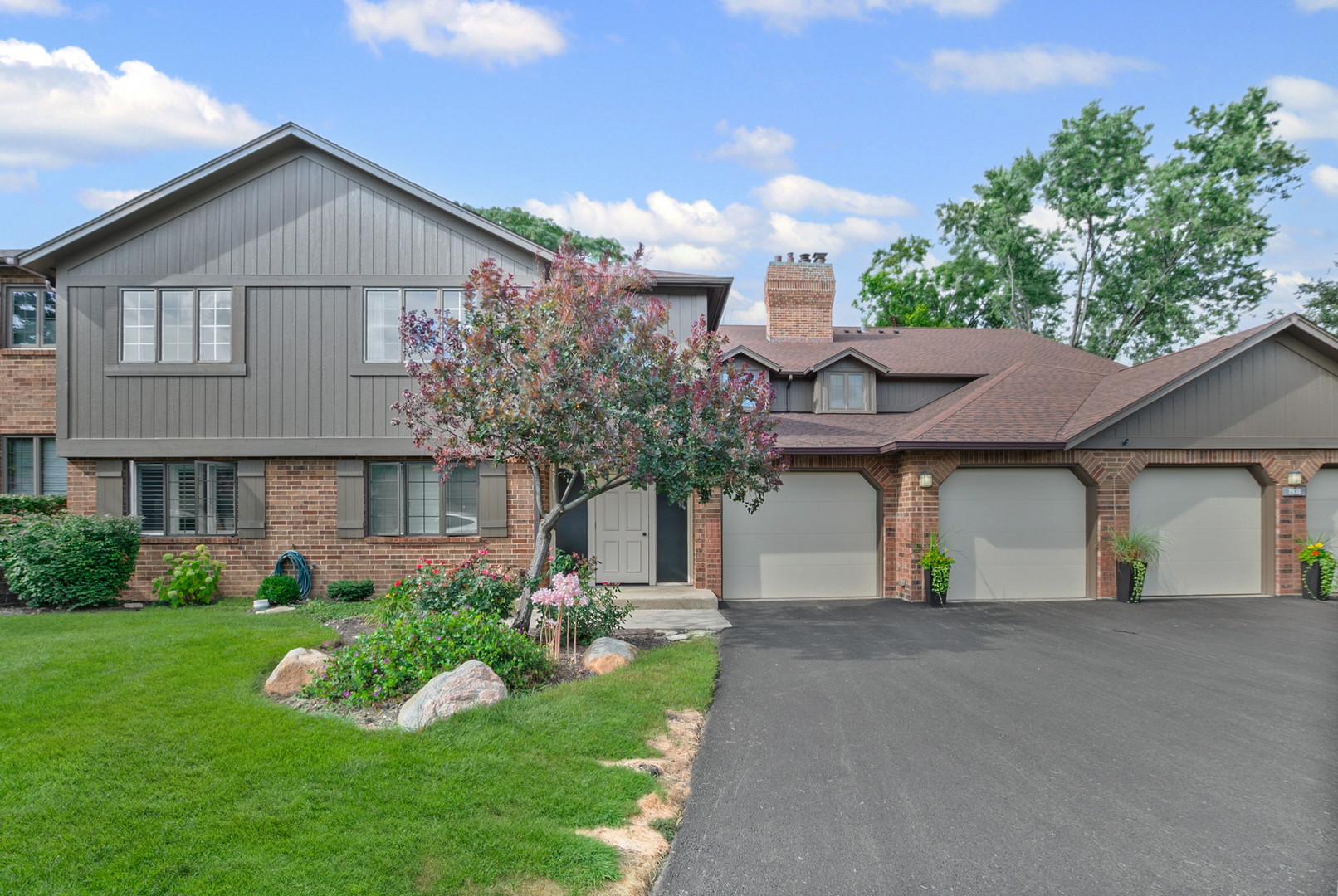 7930 W Lakeview Court #2A, Palos Heights, IL 60463