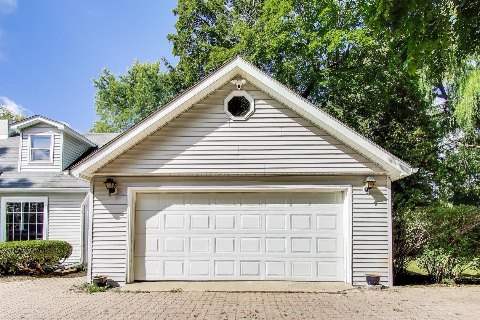 546 Thorndale Avenue, Park City, IL 60085
