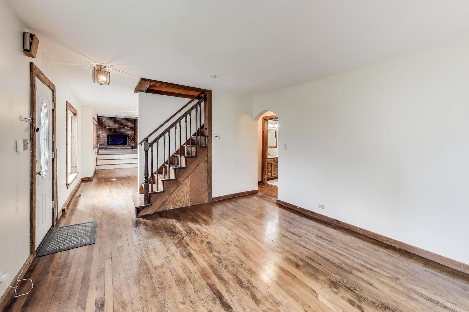 546 Thorndale Avenue, Park City, IL 60085