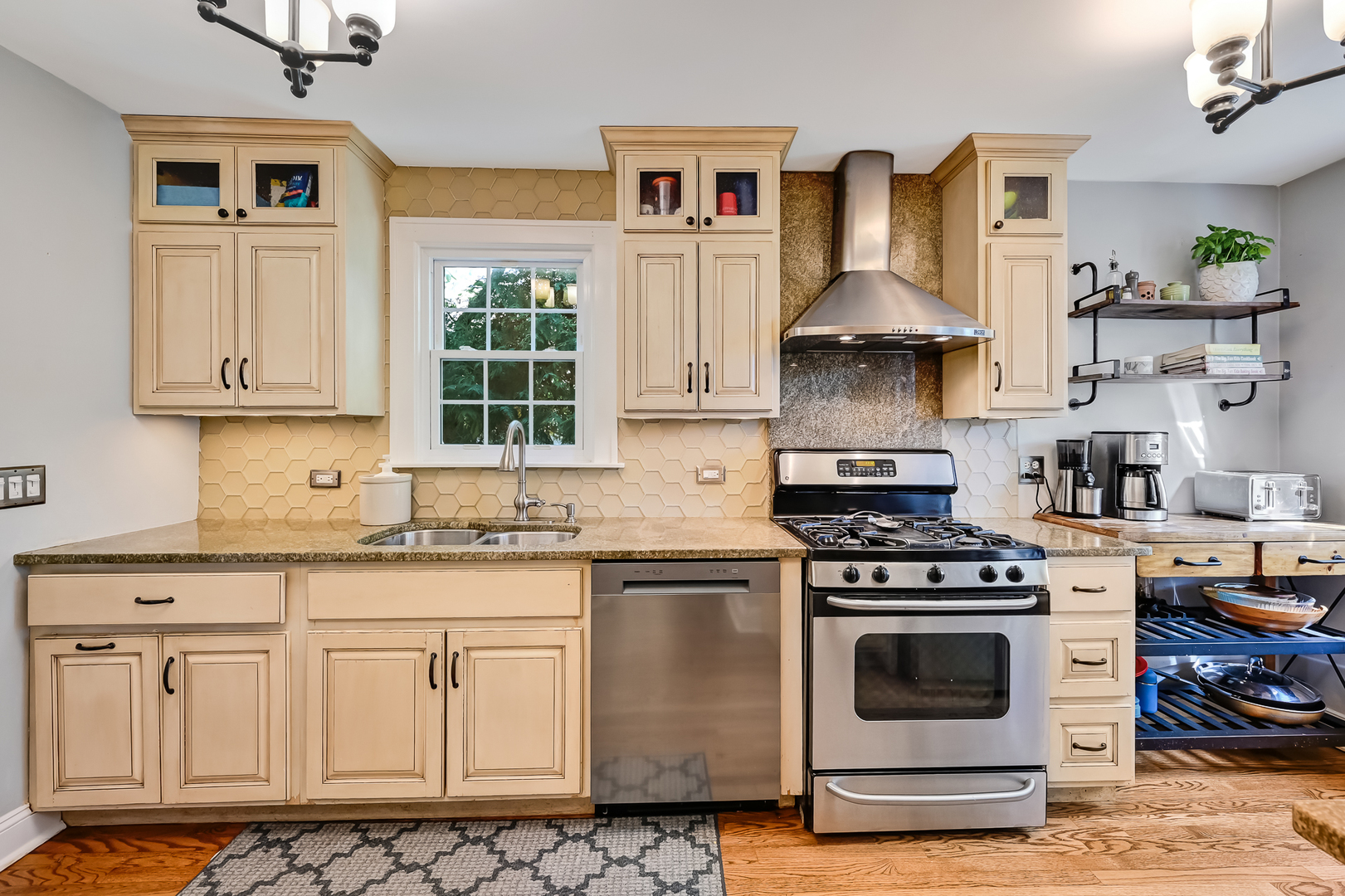 415 N Ashland Avenue, La Grange Park, IL 60526