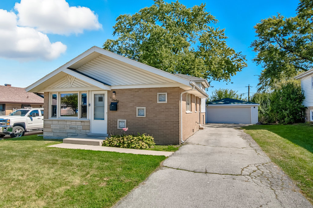 12549 S Tripp Avenue, Alsip, IL 60803