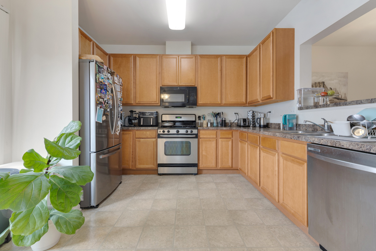 726 Hanbury Drive, Des Plaines, IL 60016