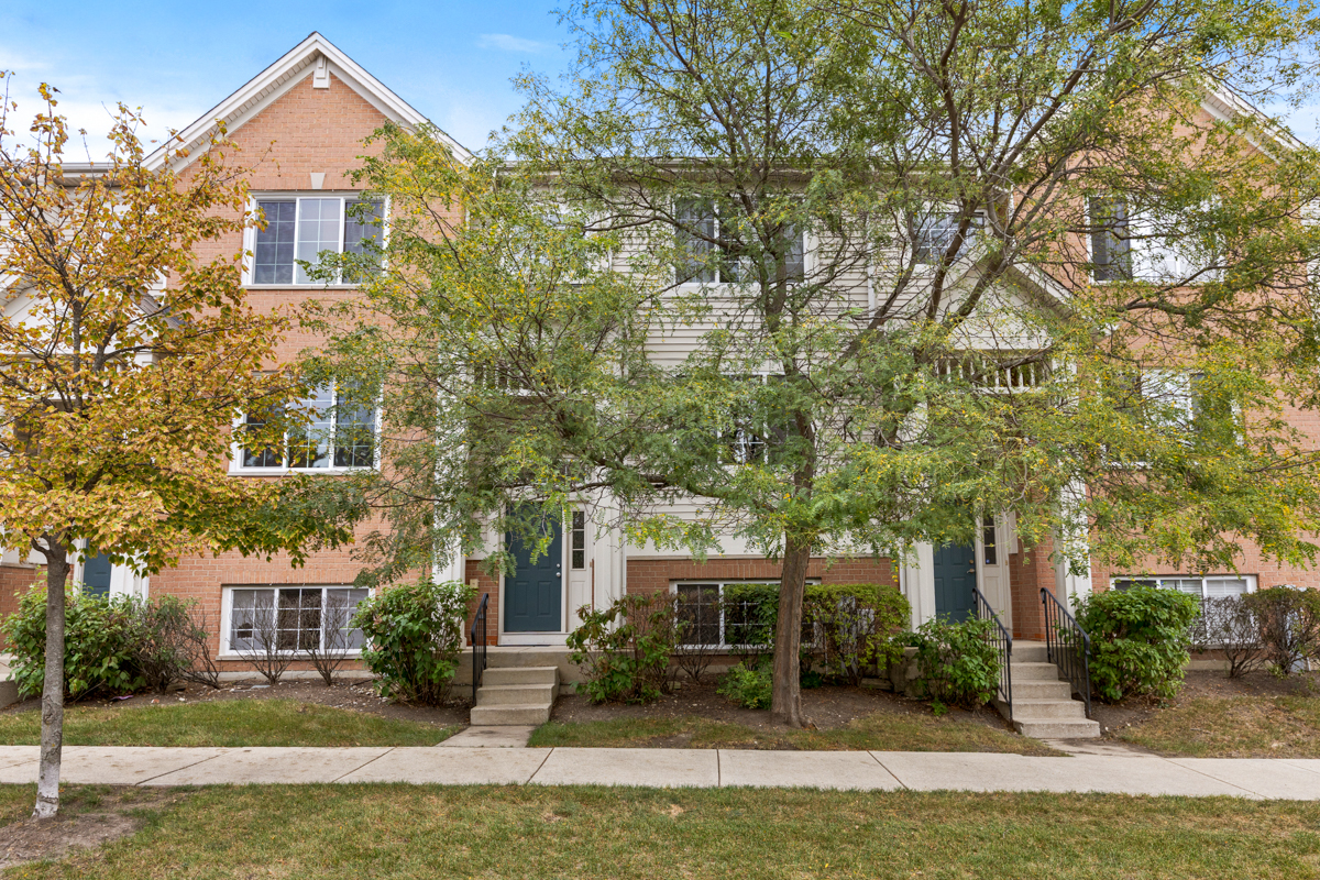 726 Hanbury Drive, Des Plaines, IL 60016