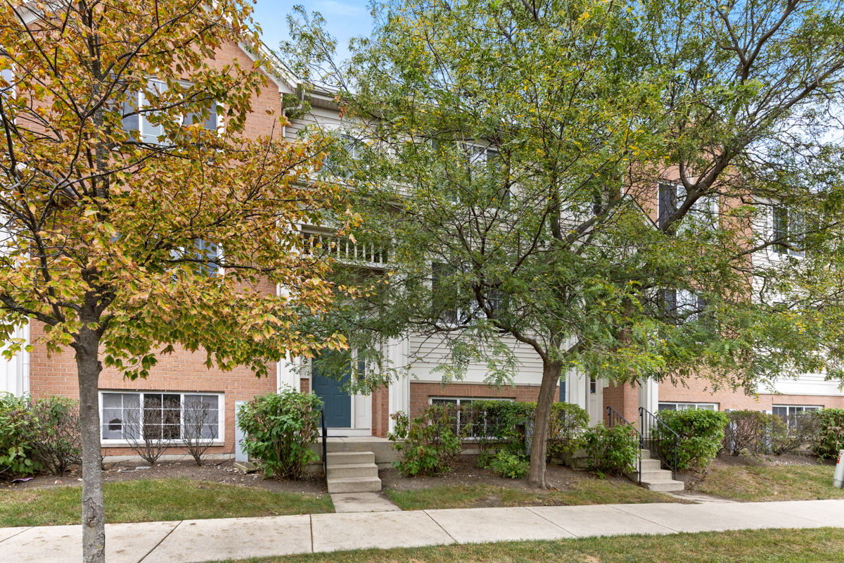 726 Hanbury Drive, Des Plaines, IL 60016