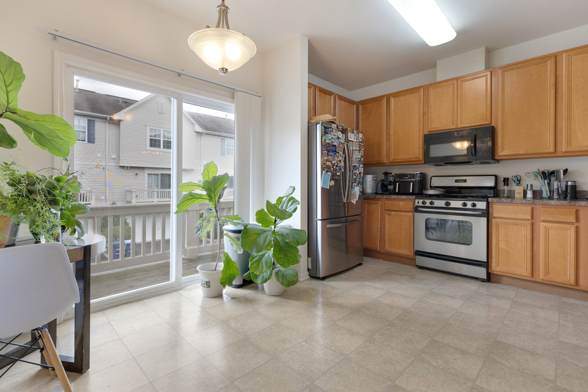 726 Hanbury Drive, Des Plaines, IL 60016