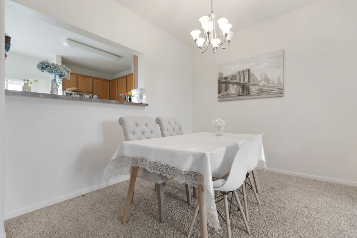 726 Hanbury Drive, Des Plaines, IL 60016