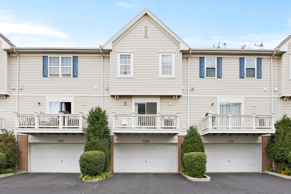 726 Hanbury Drive, Des Plaines, IL 60016