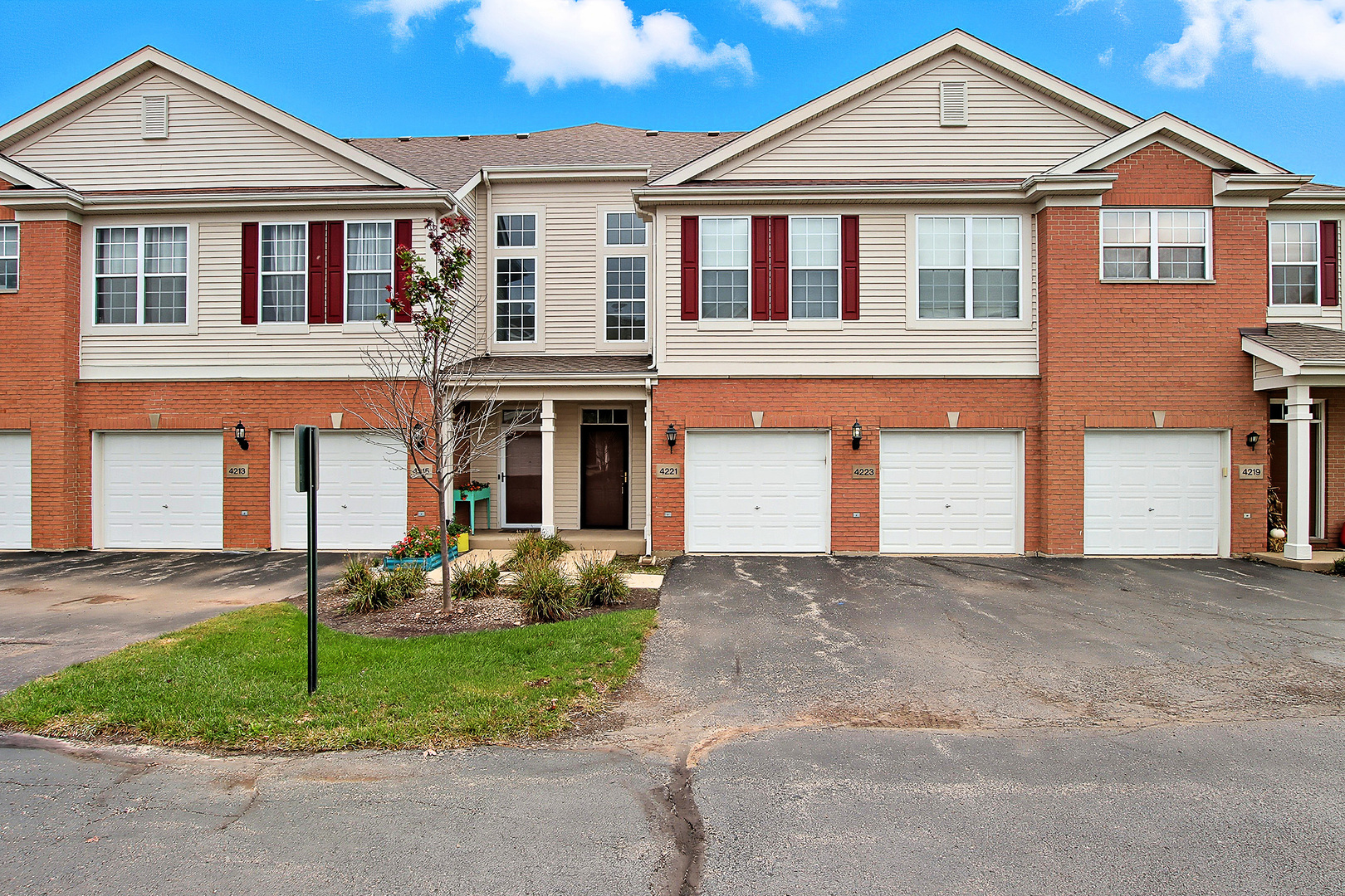 4221 Savoy Lane #28C721, McHenry, IL 60050